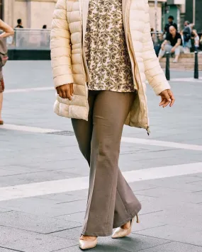 Pantaloni a vita alta dal taglio flare a vita alta TORTORA