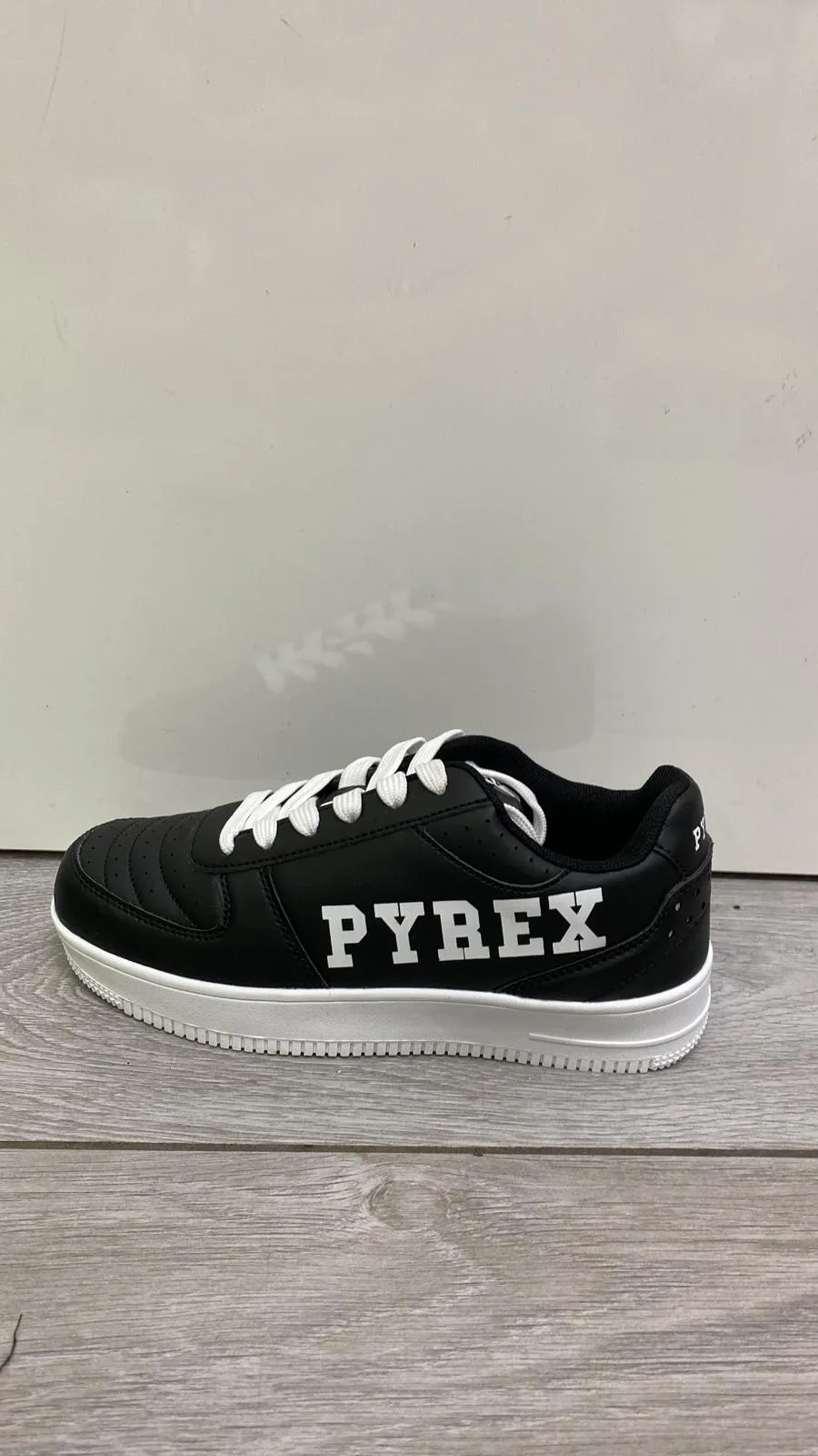 Pyrex Scarpe