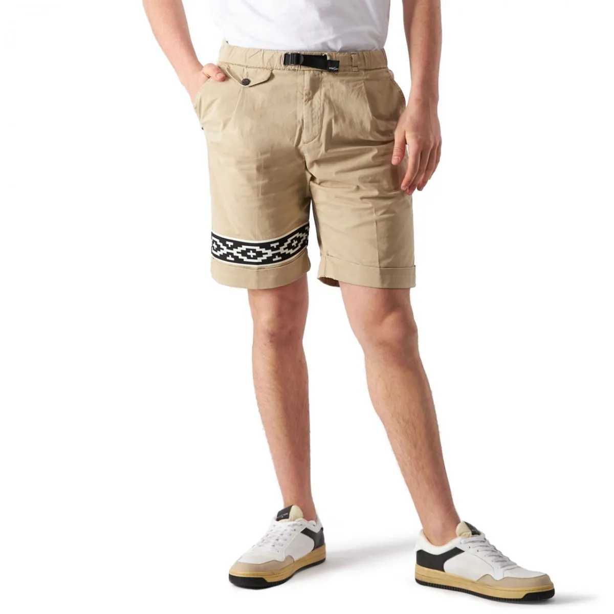 Short Con Ricamo Etnico